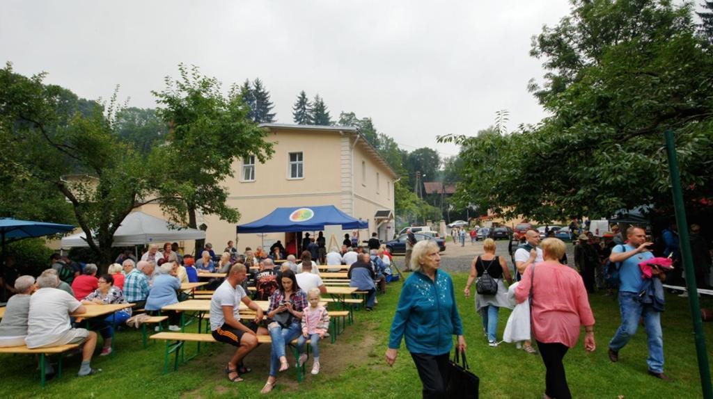 Gosciniec Jas -Sniadania I Obiadokolacje Szwedzki Stol W Cenie Bezplatny Parking Szklarska Poreba Luaran gambar